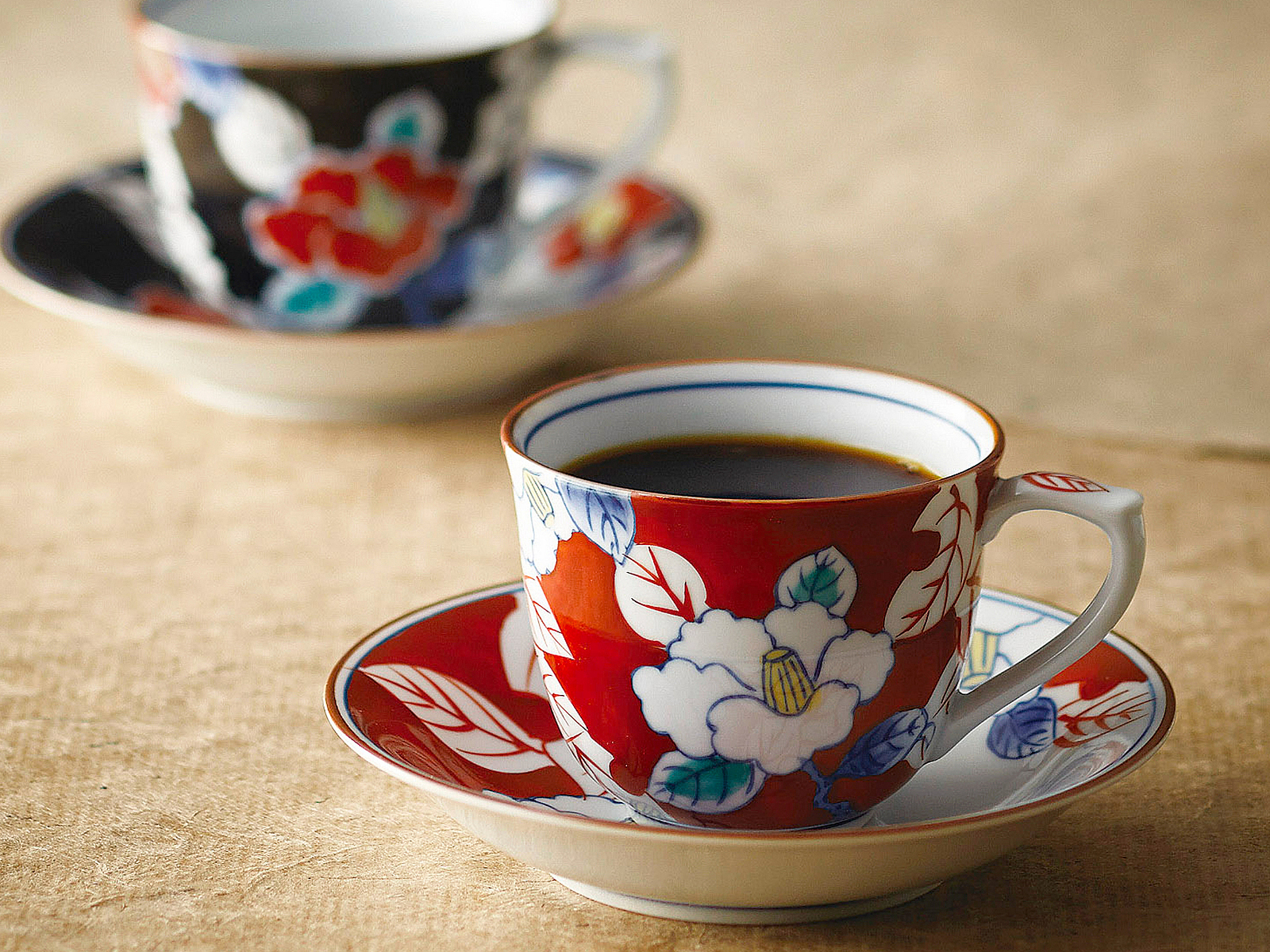 有田焼 色彩山茶花 ペアコーヒー碗皿 - スマートギフト 有田焼 色彩山茶花 ペアコーヒー碗皿 - スマートギフト