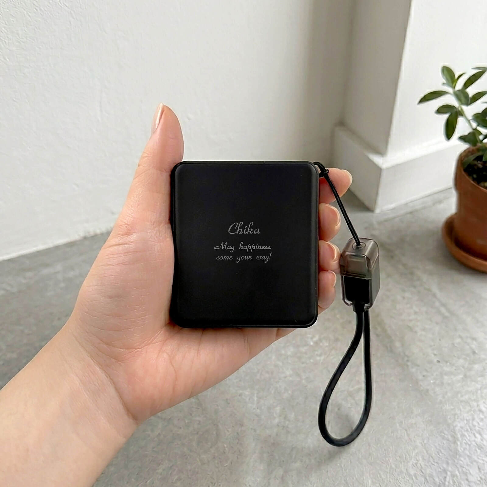 両親の携帯とハートを充電する予備バッテリー