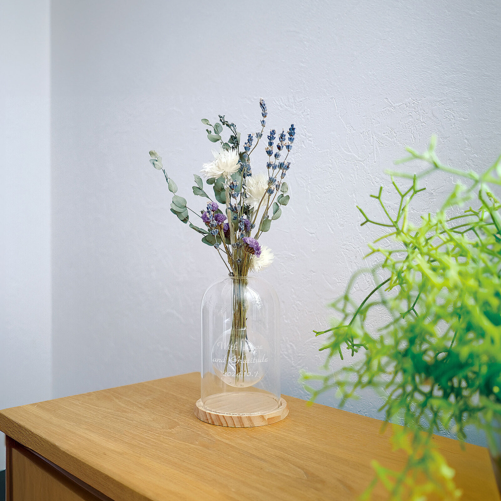 お祝いのお花を飾る記念品