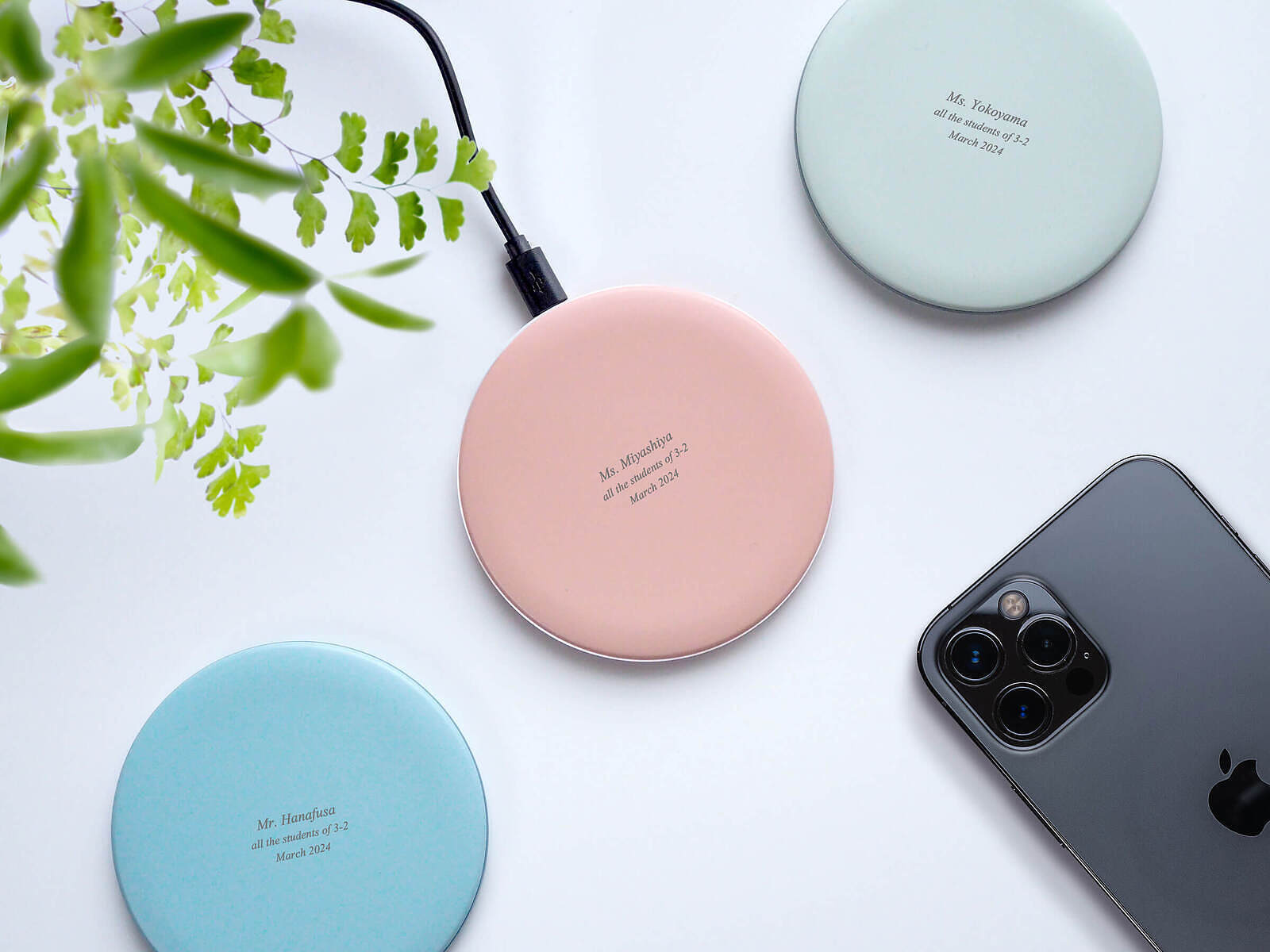 ママの携帯とハートを充電するバッテリーチャージャー