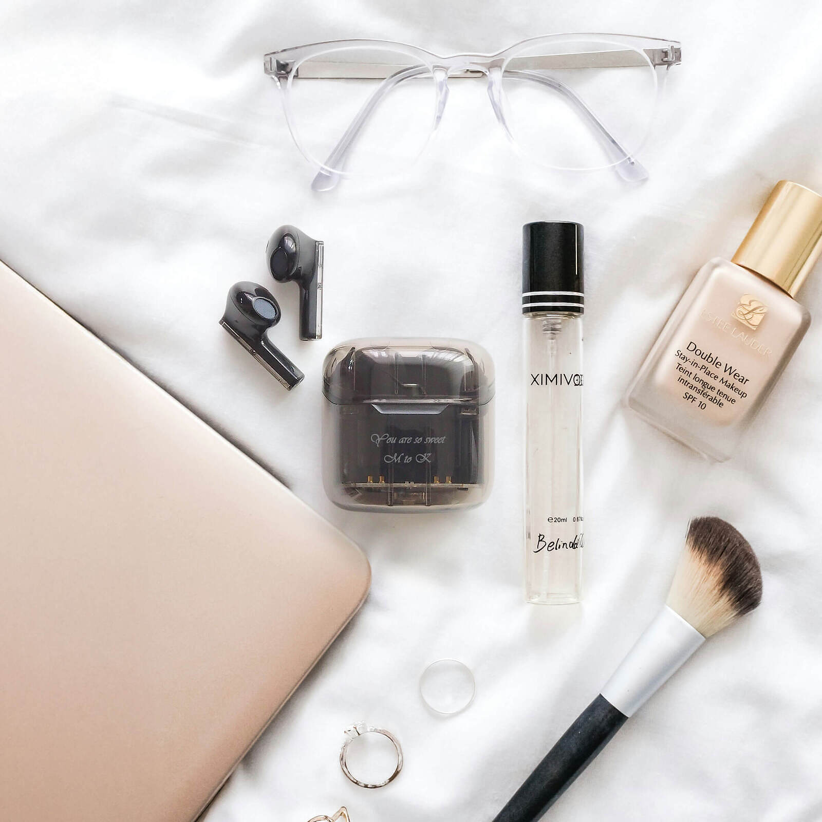 耳元で囁きたい愛のメッセージを添えて