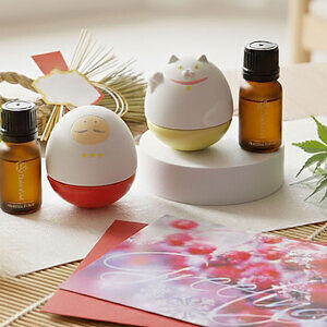 おきあがりこぼしのアロマギフトセット 招き猫 オレンジ メッセージカード付 1