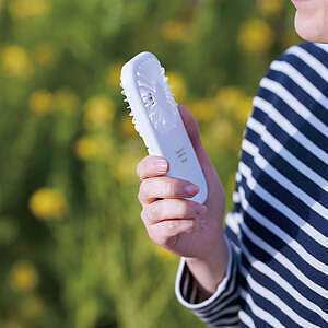 ポータブル＆スタンドファン ホワイト 誕生日カード付 4